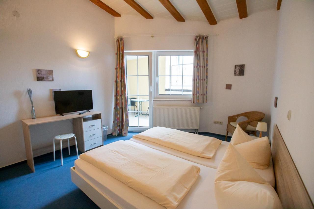 Hotel Schlosshof Dolgesheim Экстерьер фото