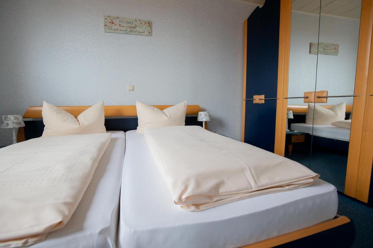 Hotel Schlosshof Dolgesheim Экстерьер фото