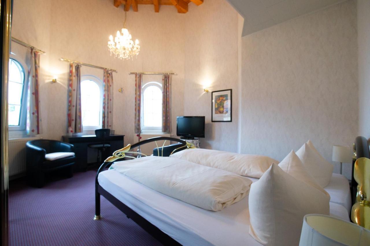 Hotel Schlosshof Dolgesheim Экстерьер фото