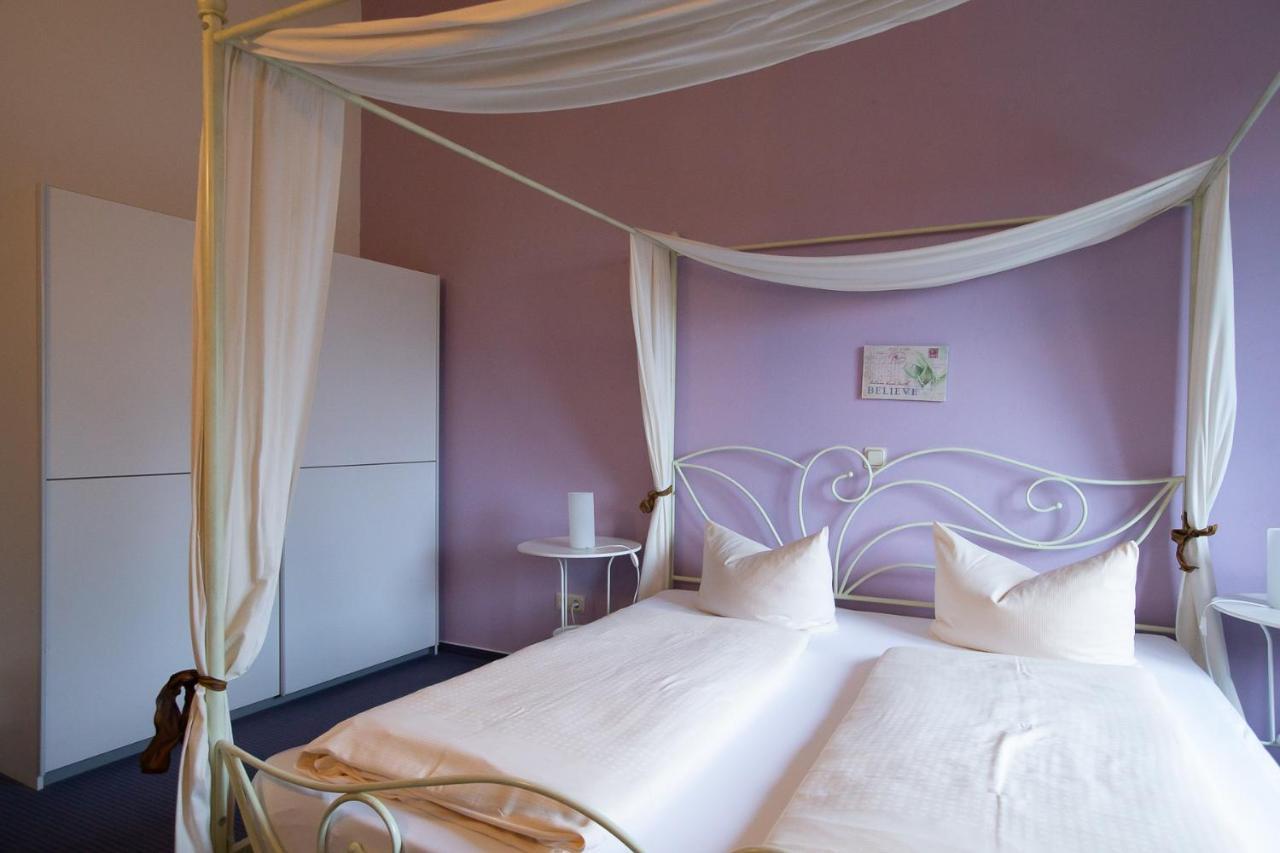 Hotel Schlosshof Dolgesheim Экстерьер фото