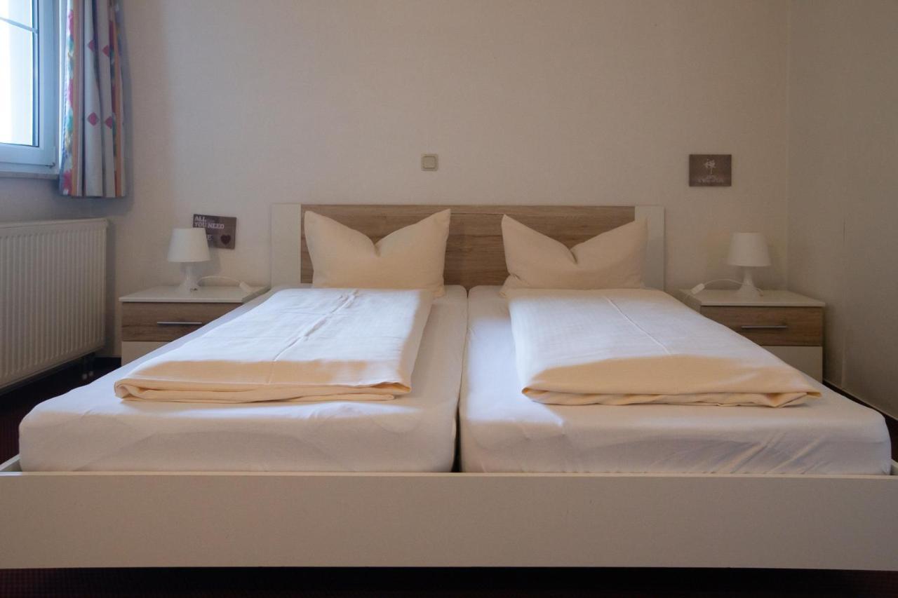 Hotel Schlosshof Dolgesheim Экстерьер фото