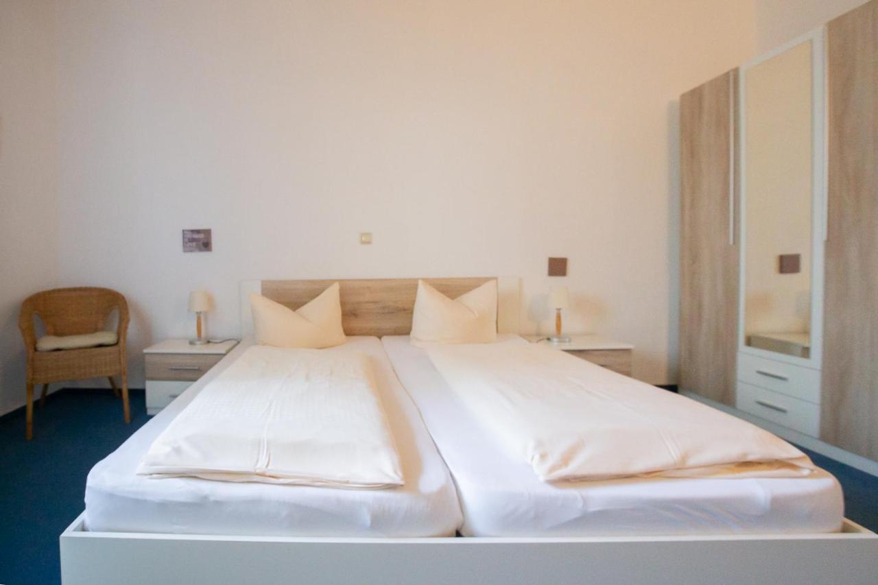 Hotel Schlosshof Dolgesheim Экстерьер фото
