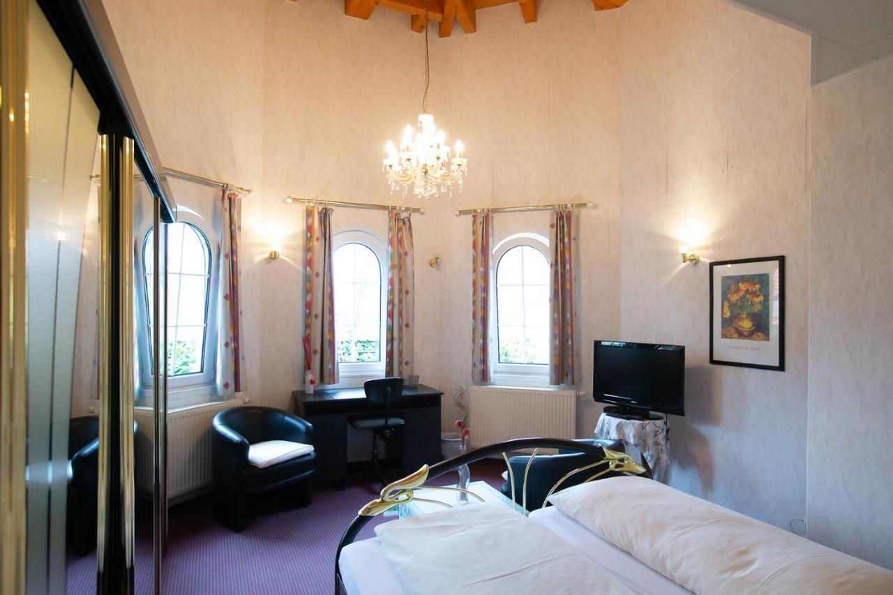Hotel Schlosshof Dolgesheim Экстерьер фото