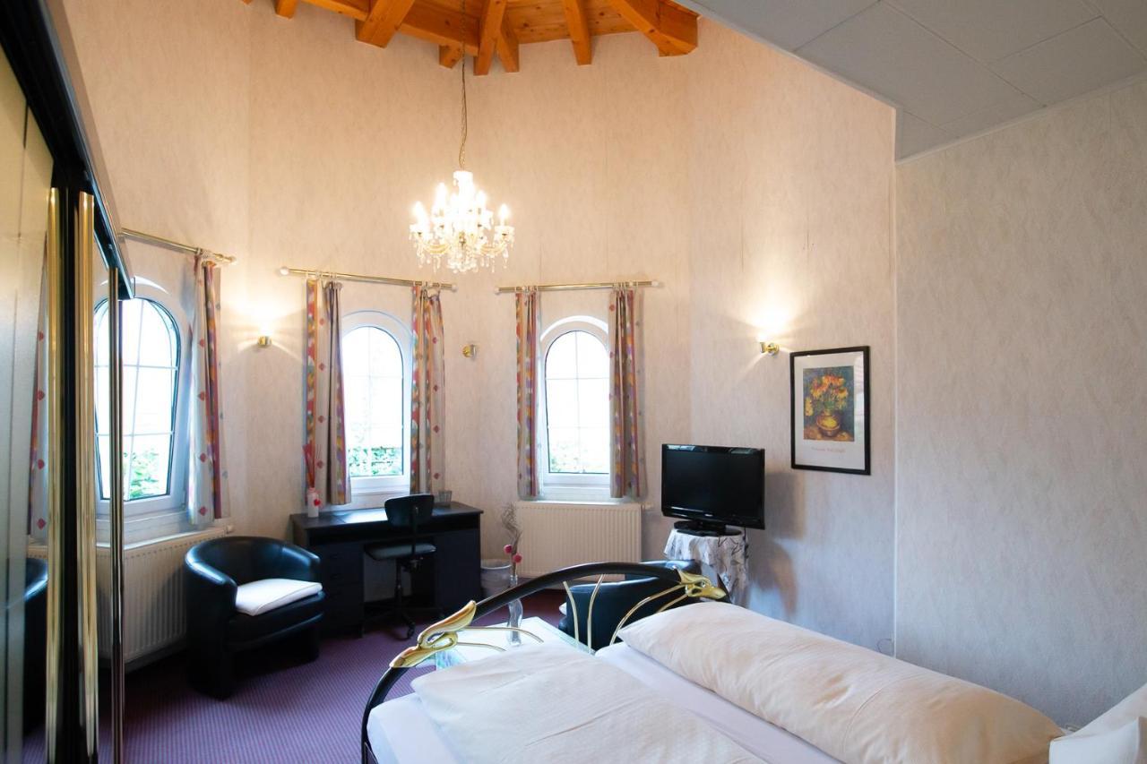 Hotel Schlosshof Dolgesheim Экстерьер фото