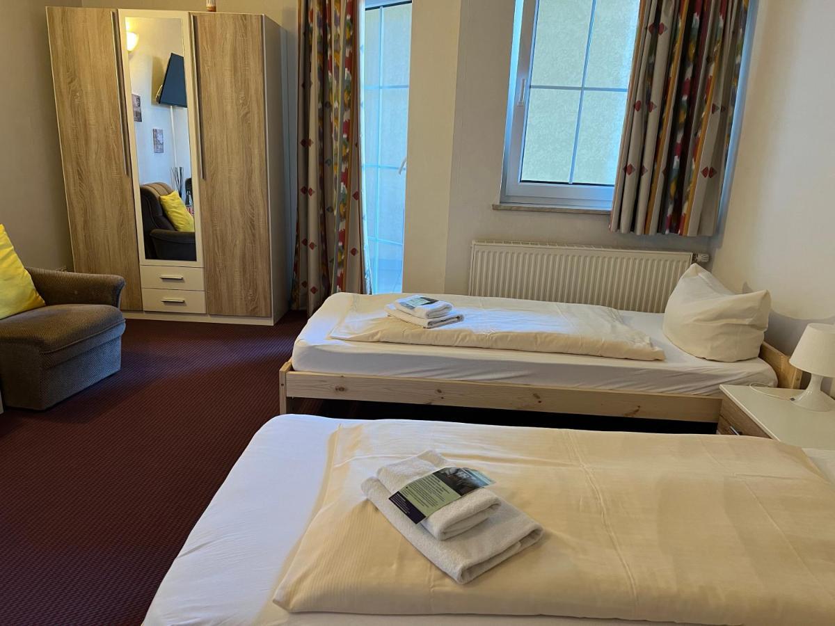 Hotel Schlosshof Dolgesheim Экстерьер фото